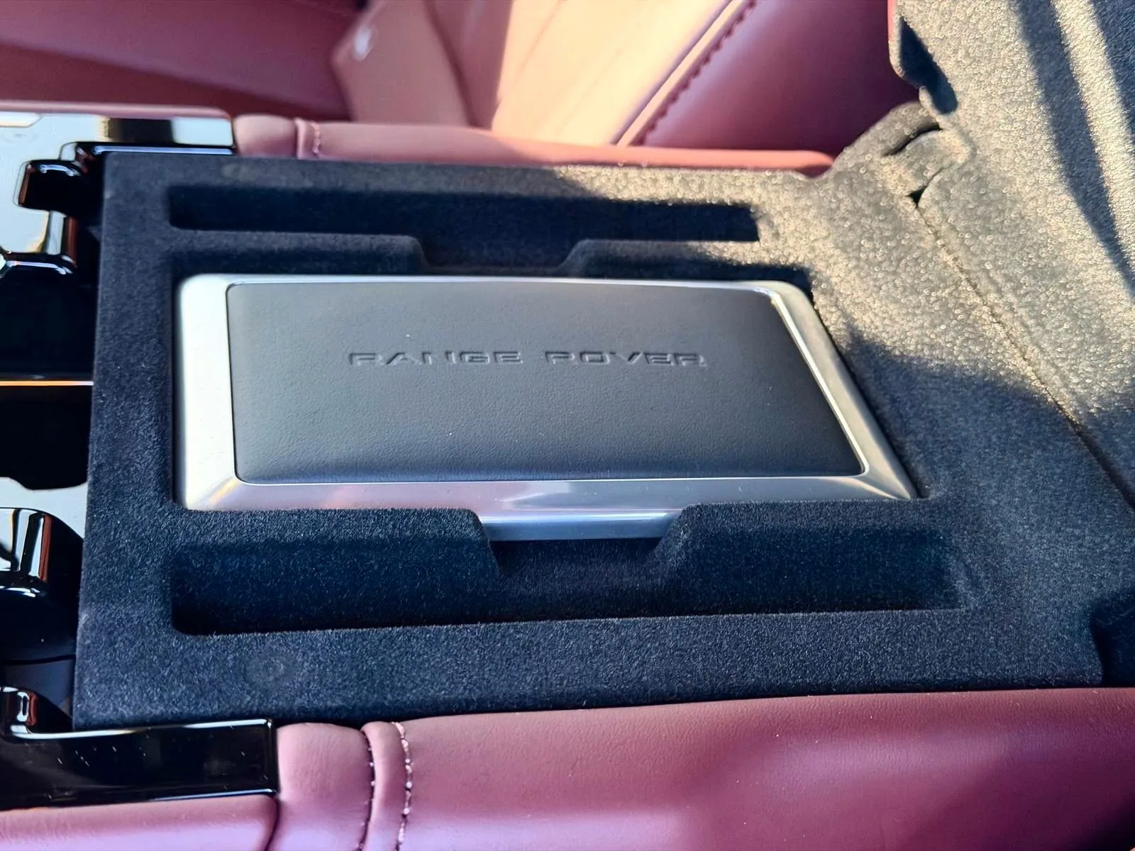 2026 Land Rover Range Rover D350 Autobiography, 7/8