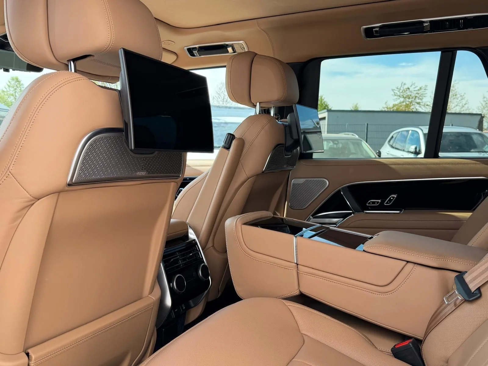2026 Land Rover Range Rover D350 Autobiography, 5/7