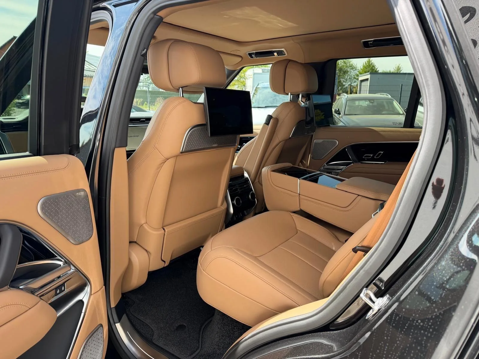 2026 Land Rover Range Rover D350 Autobiography, 6/7