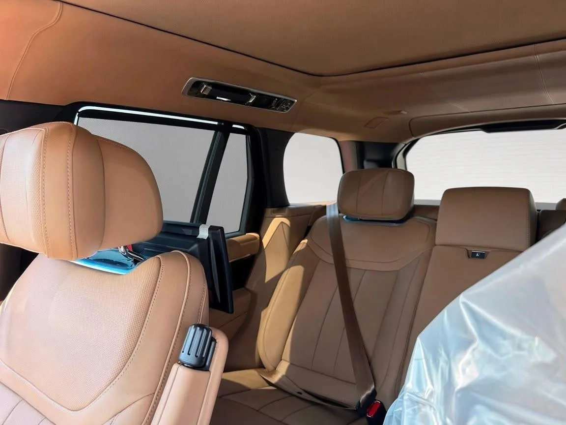 2026 Land Rover Range Rover P540 Autobiography, 4/6