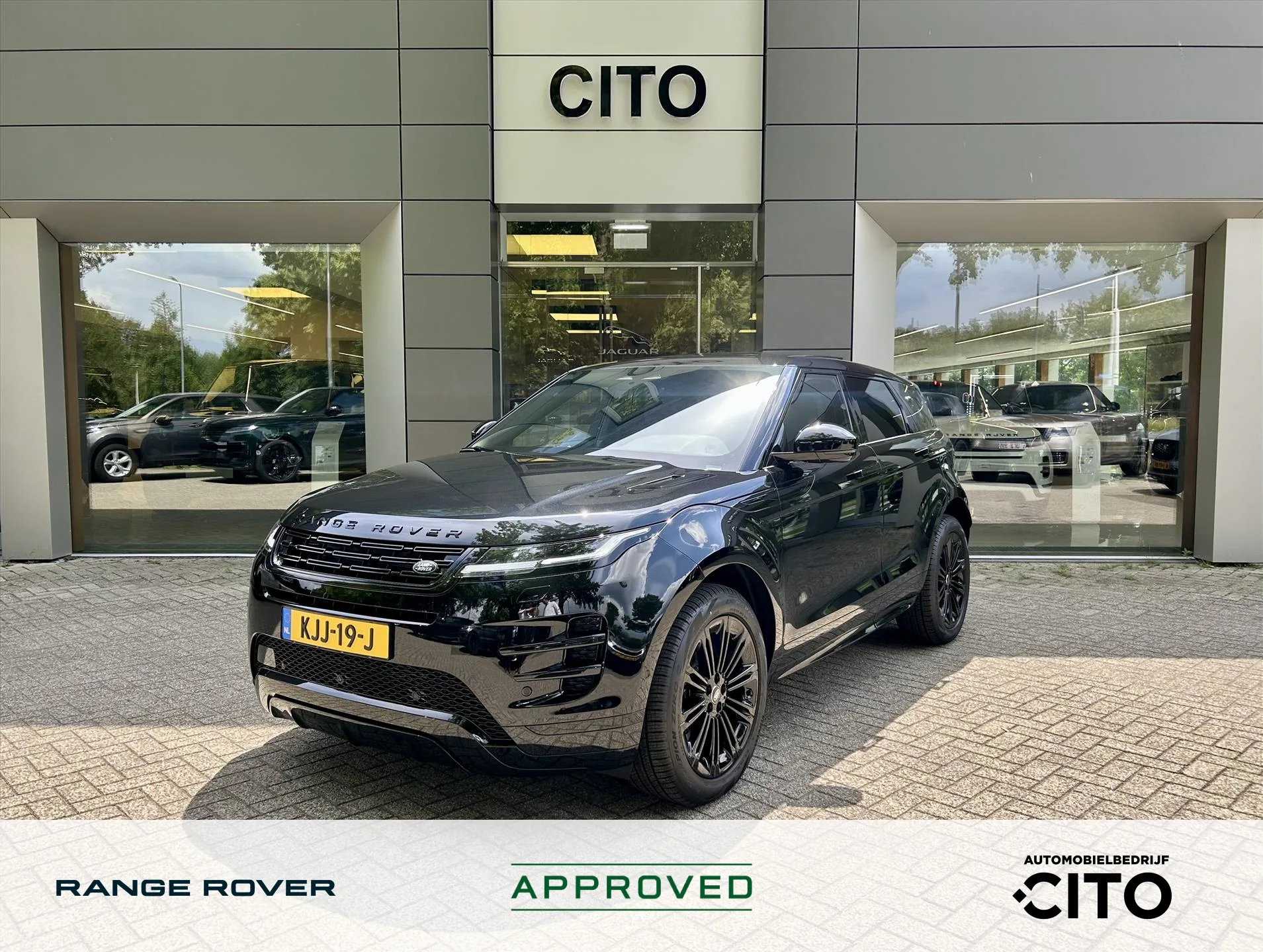 2026 Land Rover Range Rover Evoque proposée par un concessionnaire spécialisé à Eindhoven, Pays-Bas, photo principale