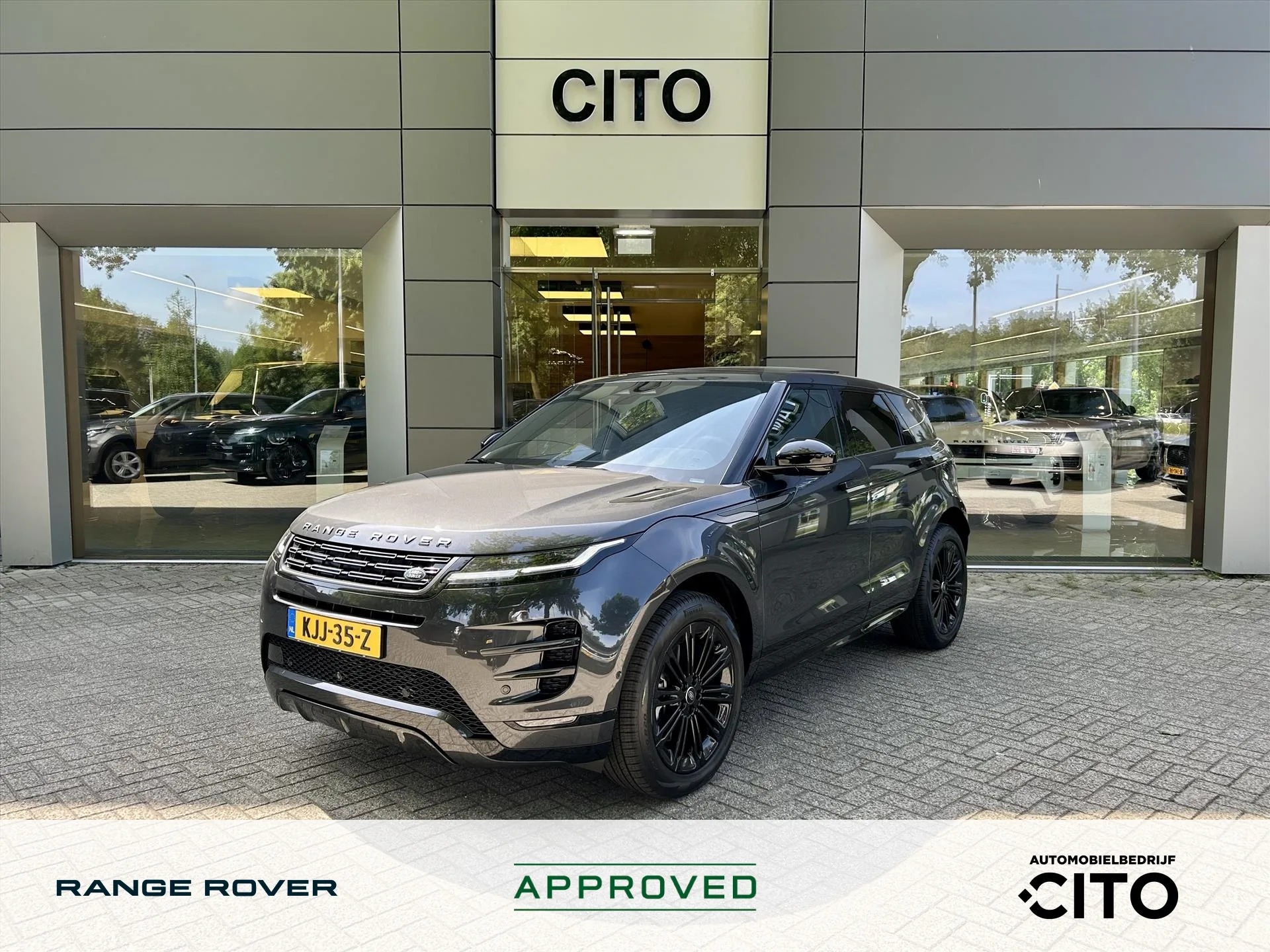 2026 Land Rover Range Rover Evoque proposée par un concessionnaire spécialisé à Eindhoven, Pays-Bas, photo principale