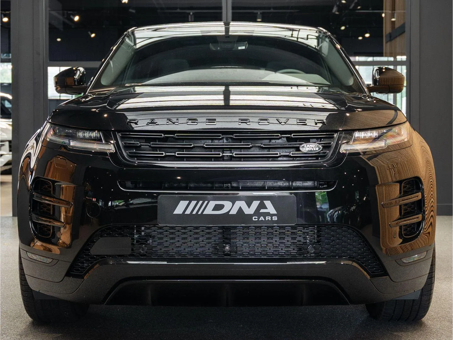 2026 Land Rover Range Rover Evoque P270e Dynamic SE, 2/30