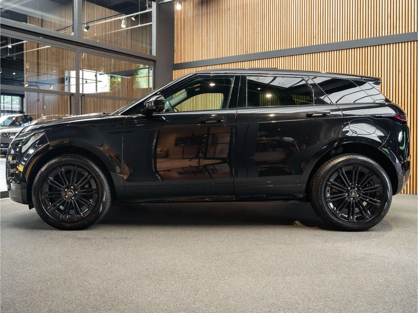 2026 Land Rover Range Rover Evoque P270e Dynamic SE, 3/30
