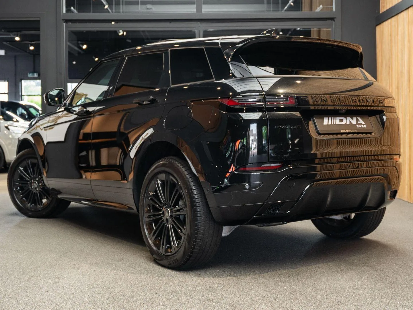2026 Land Rover Range Rover Evoque P270e Dynamic SE, 5/30