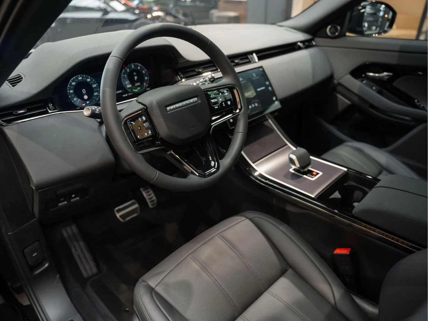 2026 Land Rover Range Rover Evoque P270e Dynamic SE, 7/30