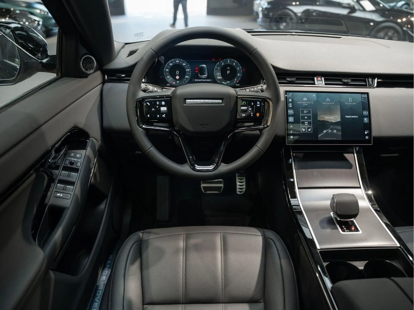 2026 Land Rover Range Rover Evoque P270e Dynamic SE, 8/30