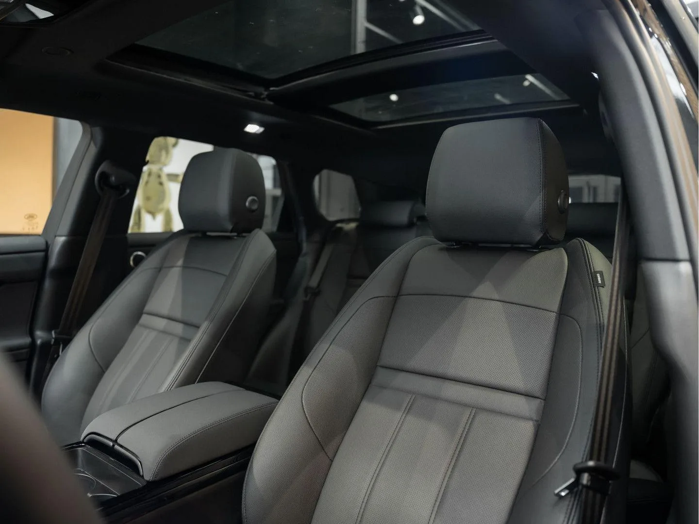 2026 Land Rover Range Rover Evoque P270e Dynamic SE, 9/30