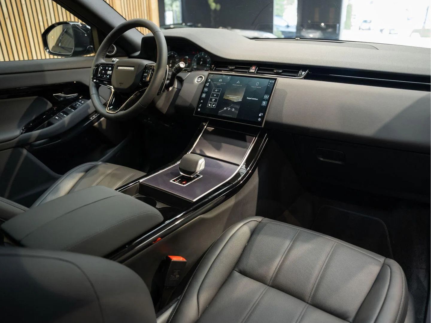 2026 Land Rover Range Rover Evoque P270e Dynamic SE, 10/30