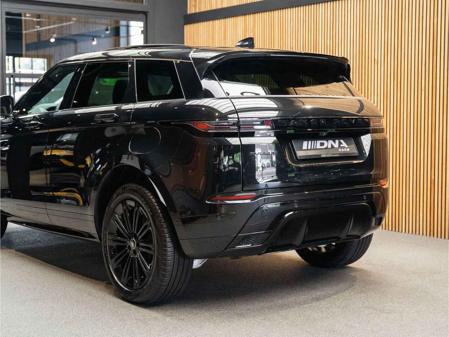 2026 Land Rover Range Rover Evoque P270e Dynamic SE, 14/30