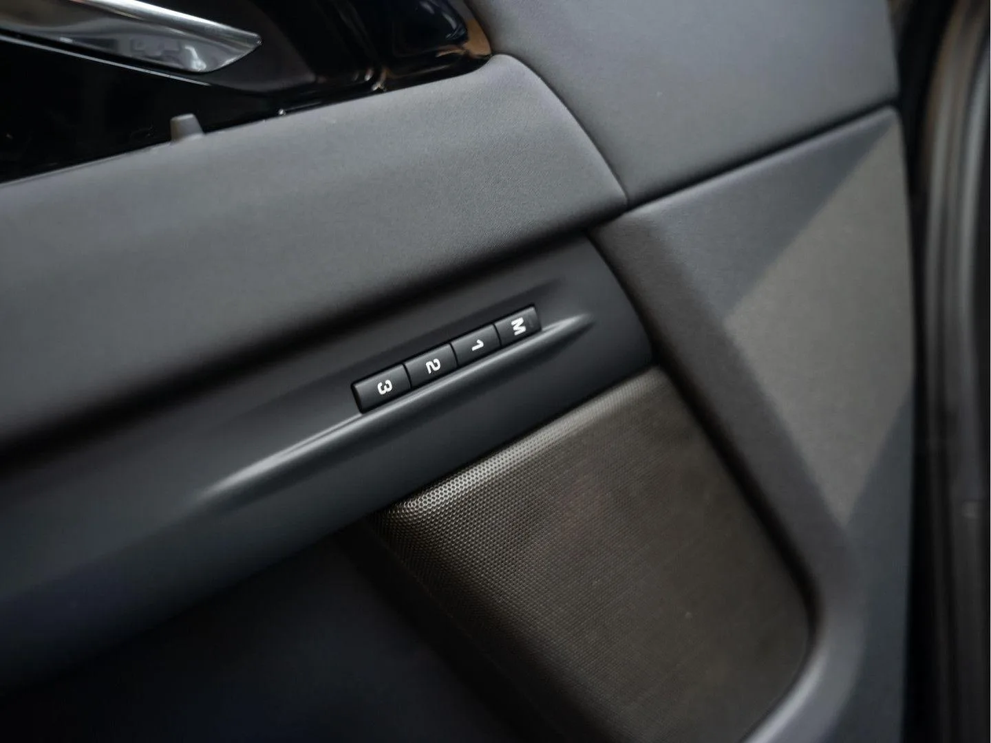 2026 Land Rover Range Rover Evoque P270e Dynamic SE, 24/30