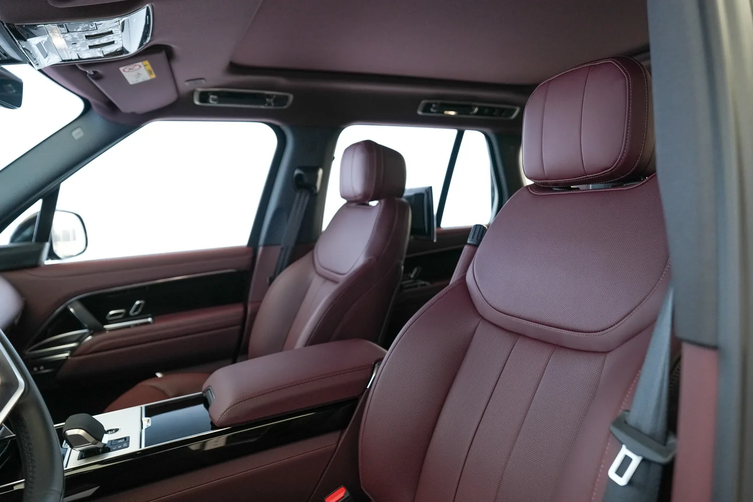 2026 Land Rover Range Rover HSE P400, 5/17