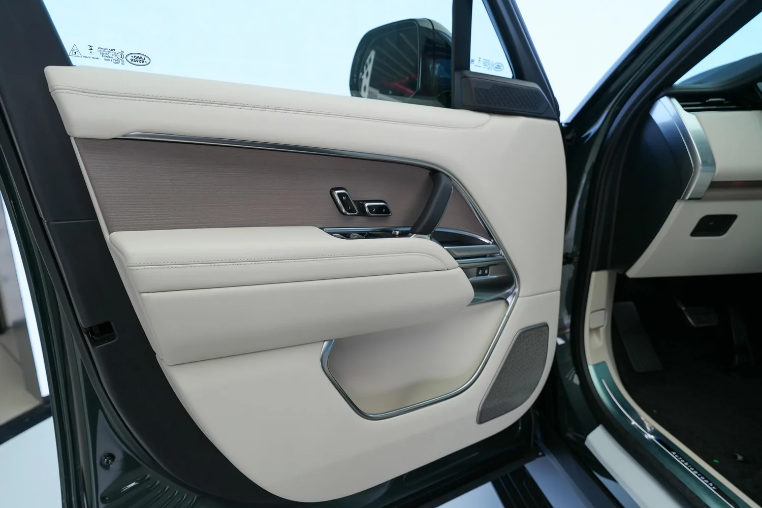2026 Land Rover Range Rover Autobiography P400, 2/19