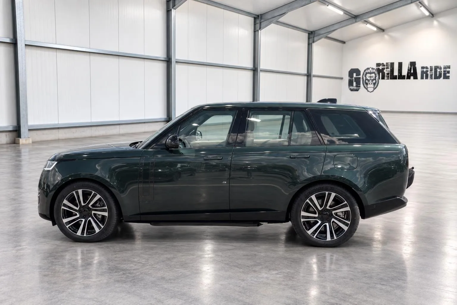 2026 Land Rover Range Rover P550e Autobiography, 2/13