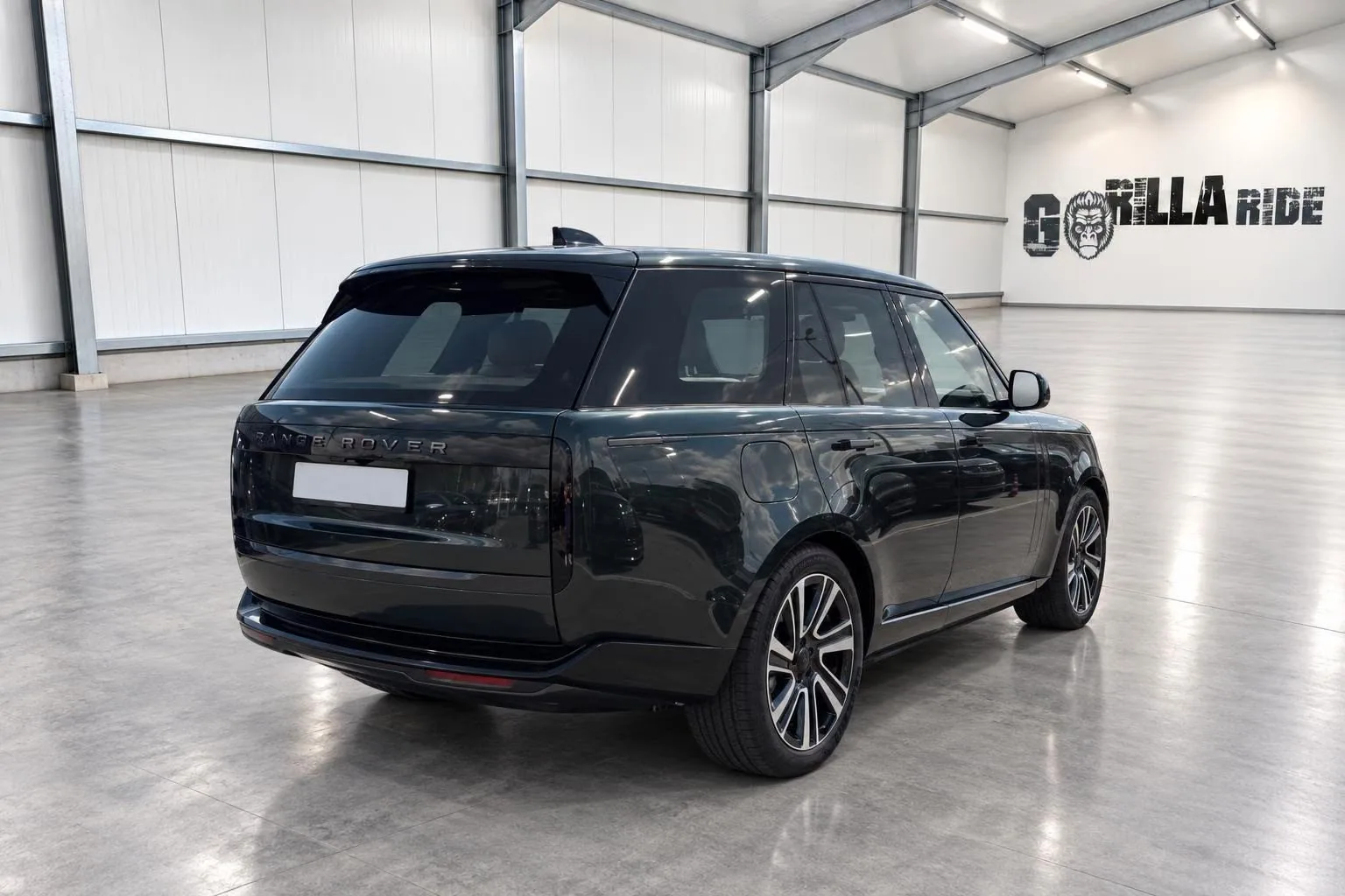 2026 Land Rover Range Rover P550e Autobiography, 3/13