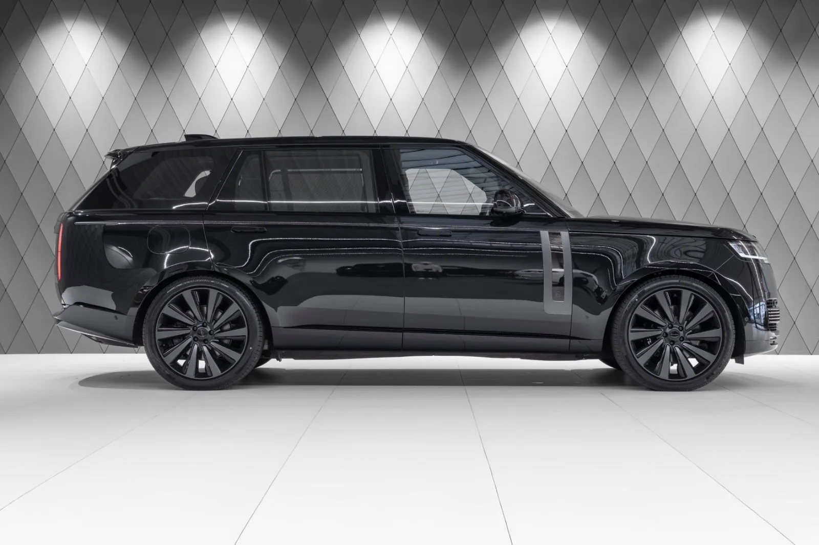 2026 Land Rover Range Rover, 2/30