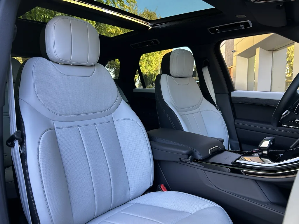 2026 Land Rover Range Rover Sport P460e Battersea Edition, 4/30