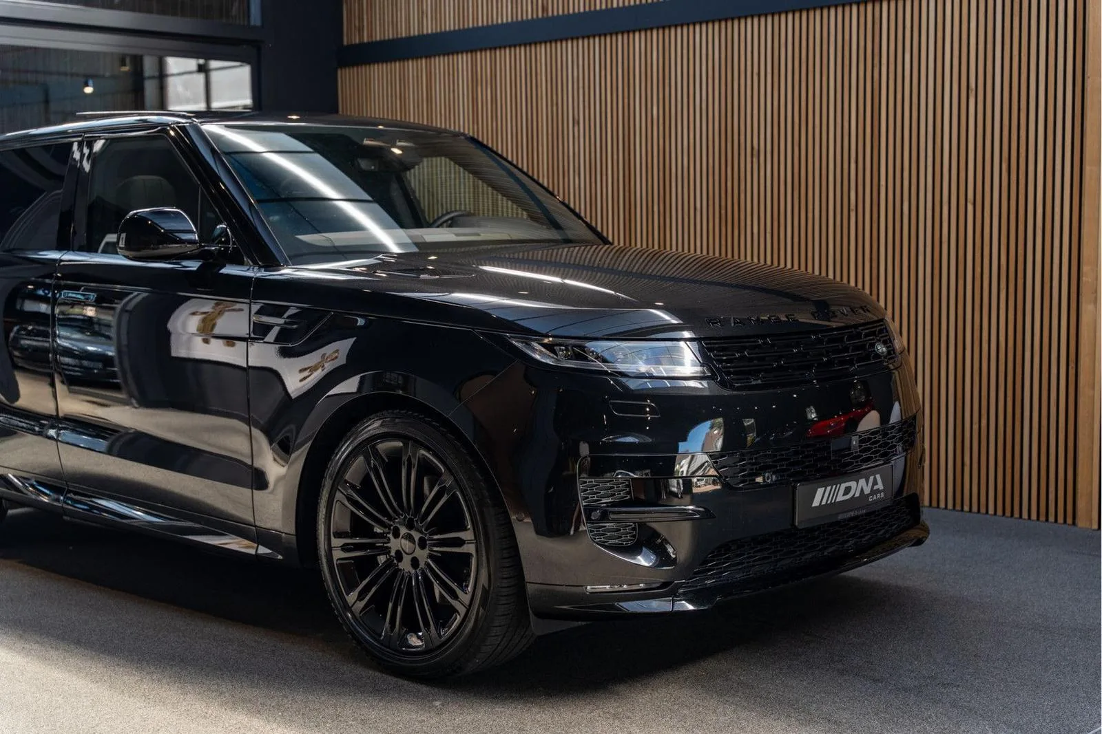 2026 Land Rover Range Rover Sport P460e Dynamic SE offered by a specialist dealer in Naarden, Netherlands, main photo