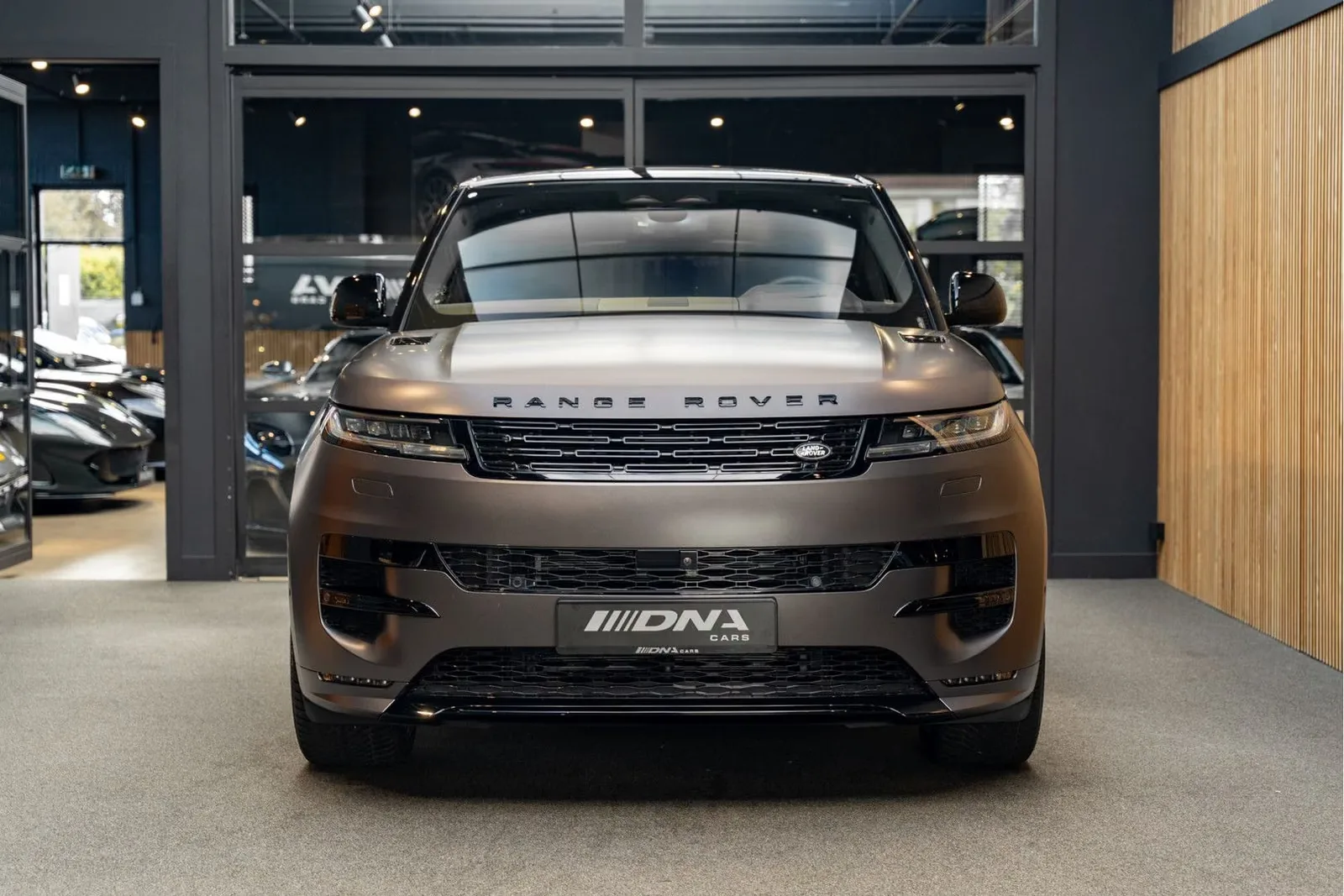 2026 Land Rover Range Rover Sport P460e Dynamic HSE, 2/30