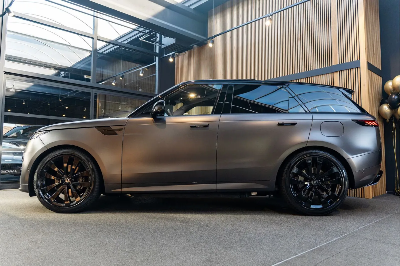 2026 Land Rover Range Rover Sport P460e Dynamic HSE, 3/30