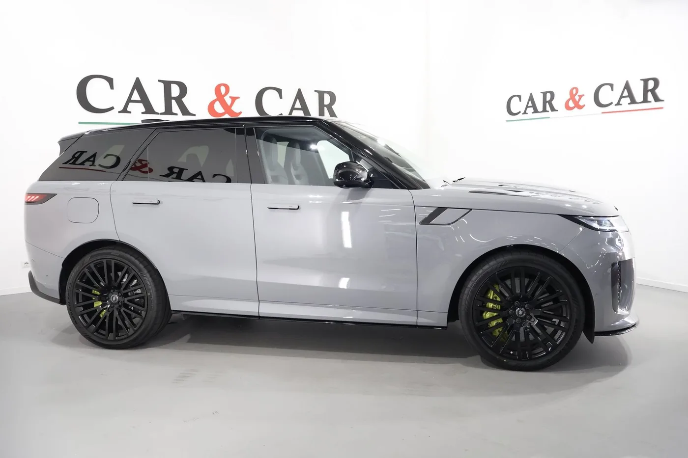 2026 Land Rover Range Rover Sport SV proposée par un spécialiste de la supercar à Zibido San Giacomo, Italie, photo 5 sur 25