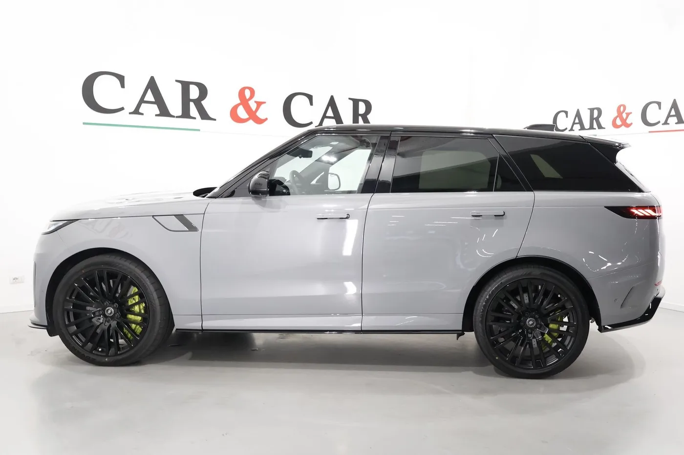 2026 Land Rover Range Rover Sport SV proposée par un spécialiste de la supercar à Zibido San Giacomo, Italie, photo 6 sur 25
