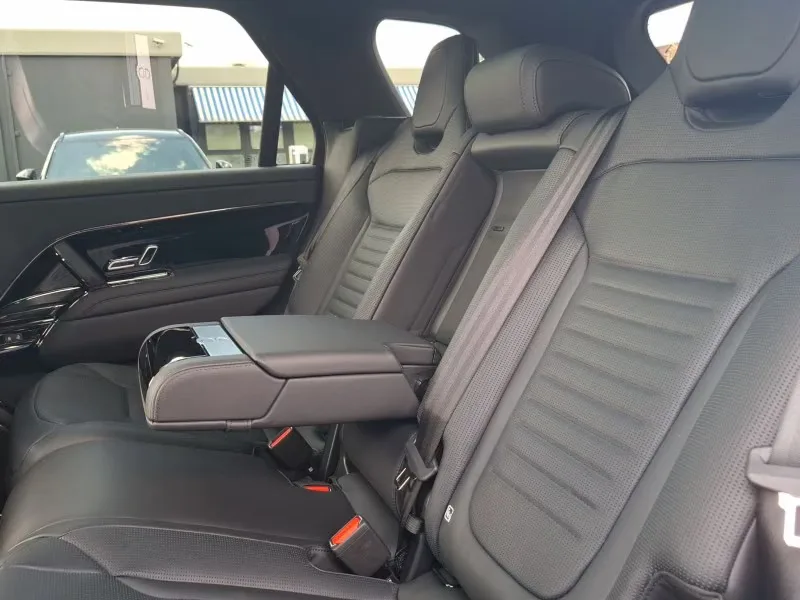 2026 Land Rover Range Rover Sport SV, 8/13