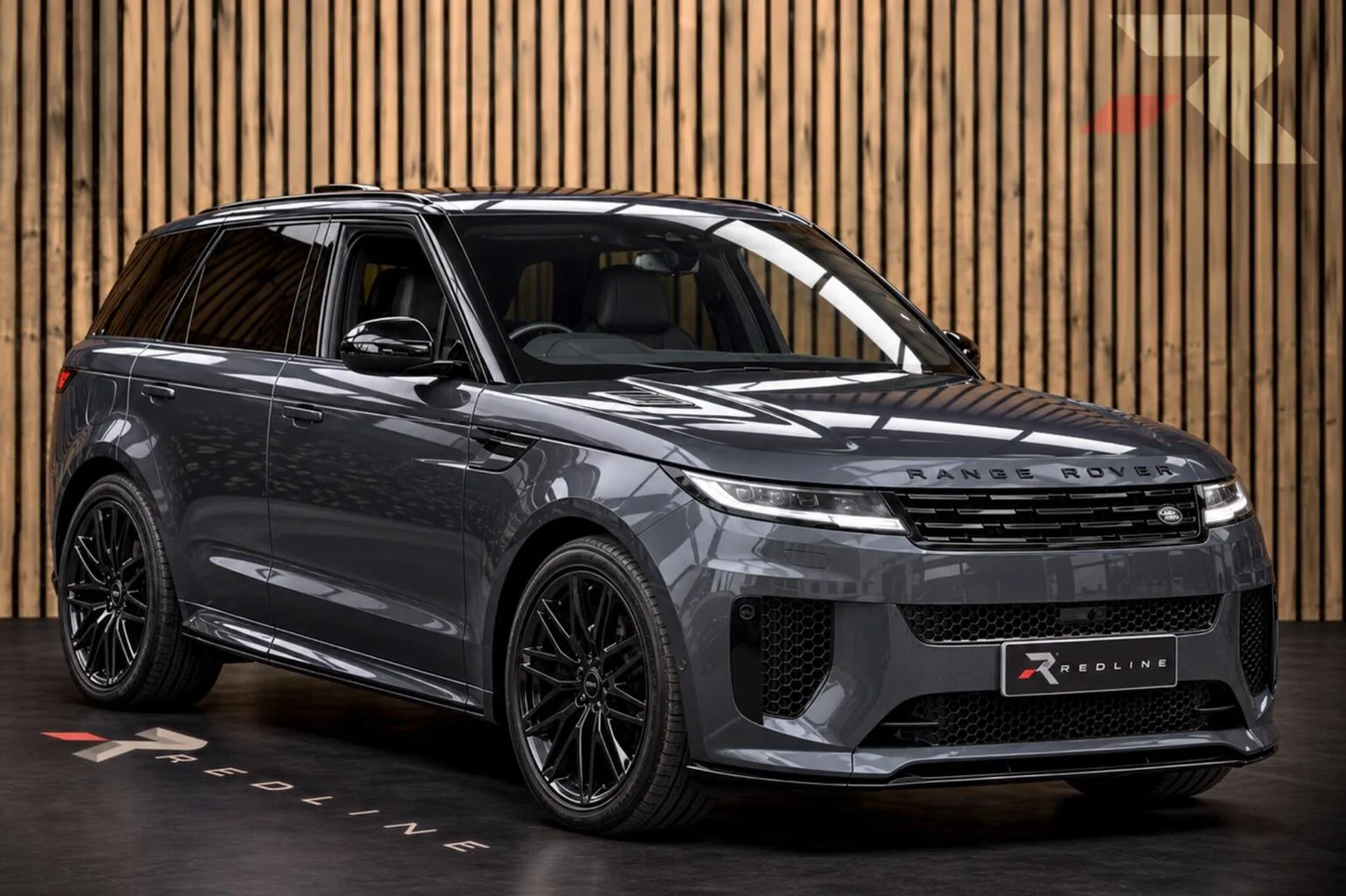 2026 Land Rover Range Rover Sport SV en un concesionario especializado de Knaresborough, Reino Unido, foto principal