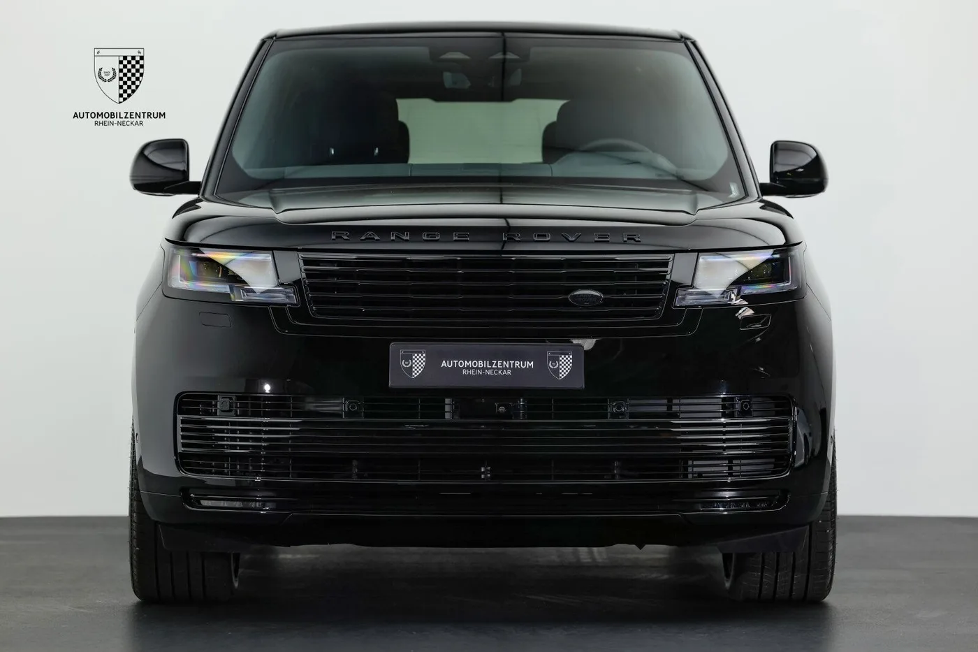 2026 Land Rover Range Rover SV angeboten von einem Supersportwagenhändler in Viernheim, Deutschland, Foto 2 von 25