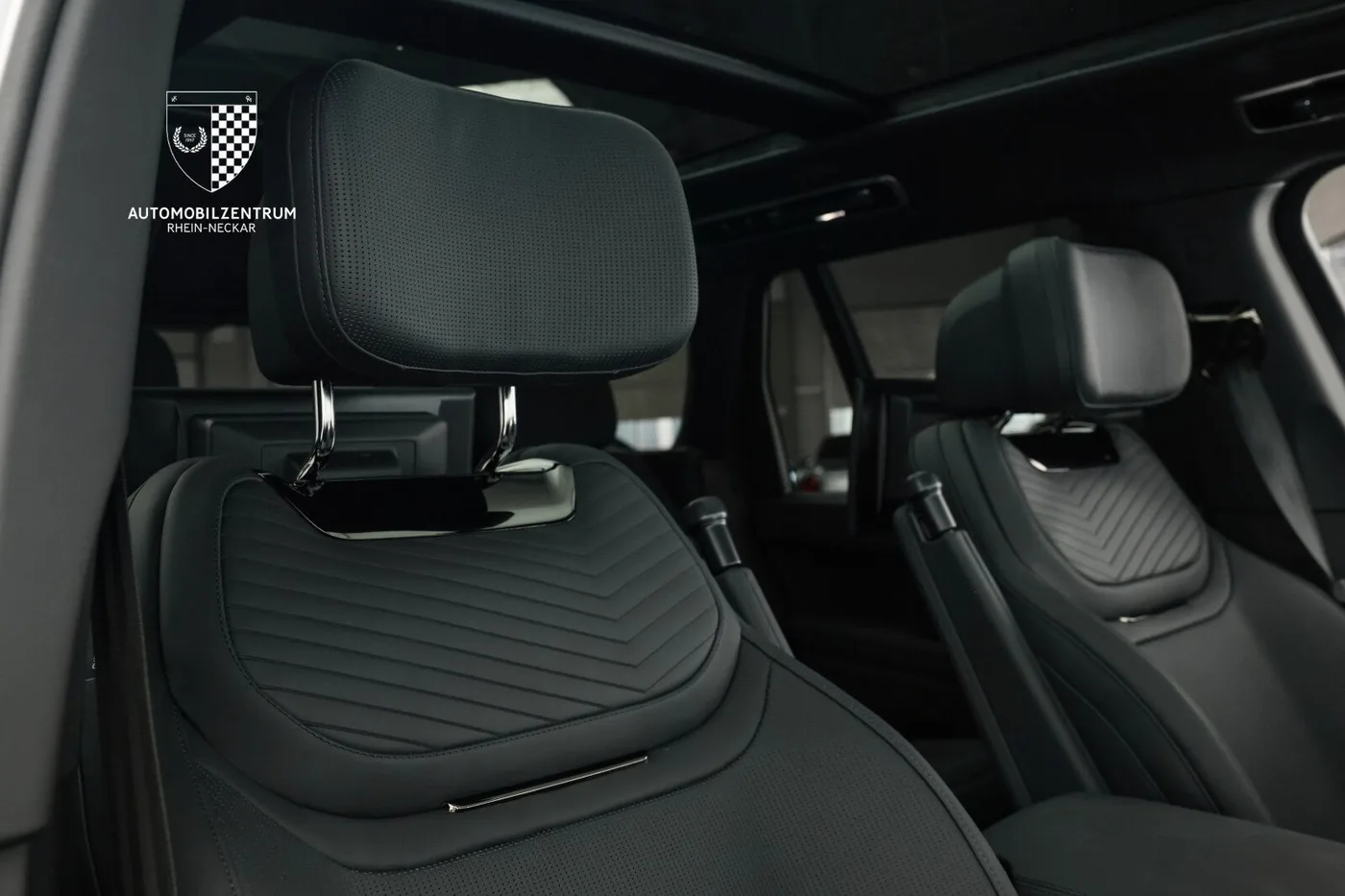 2026 Land Rover Range Rover SV angeboten von einem Supersportwagenhändler in Viernheim, Deutschland, Foto 15 von 25