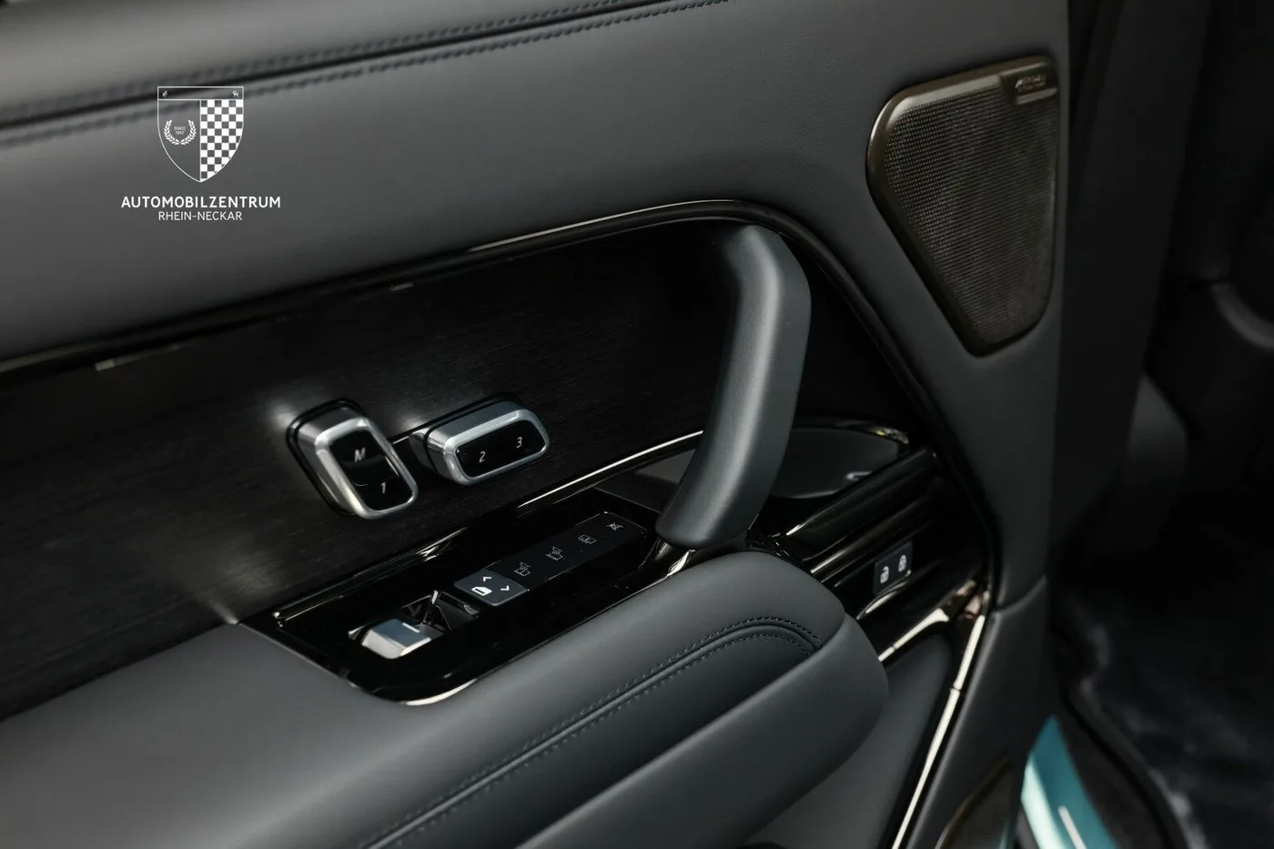 2026 Land Rover Range Rover SV angeboten von einem Supersportwagenhändler in Viernheim, Deutschland, Foto 21 von 25