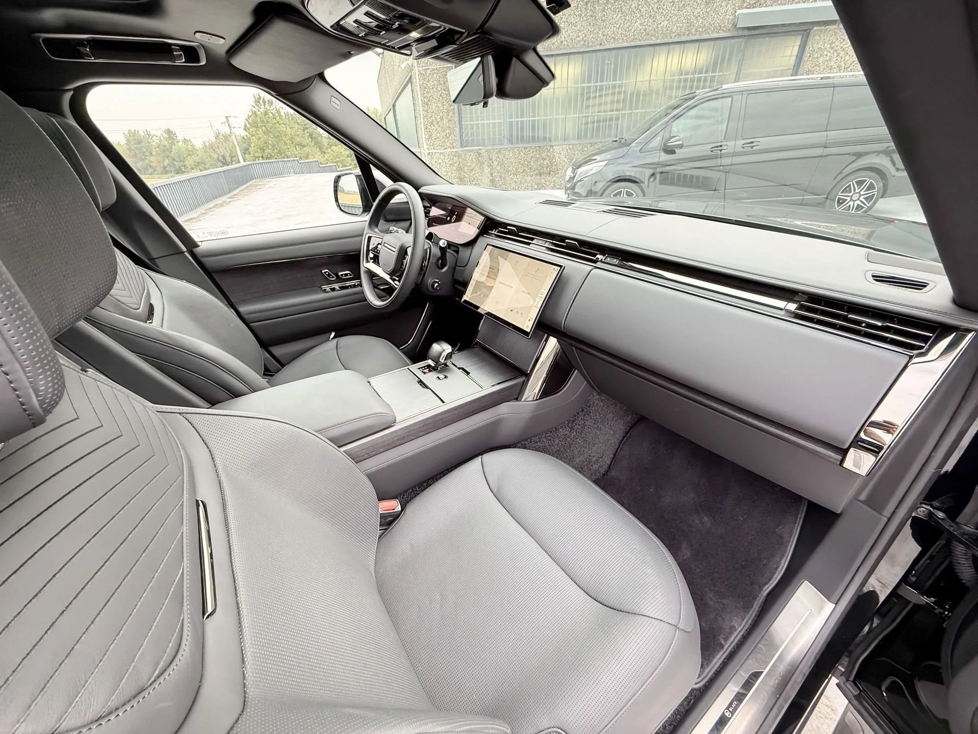 2026 Land Rover Range Rover SV, 18/23