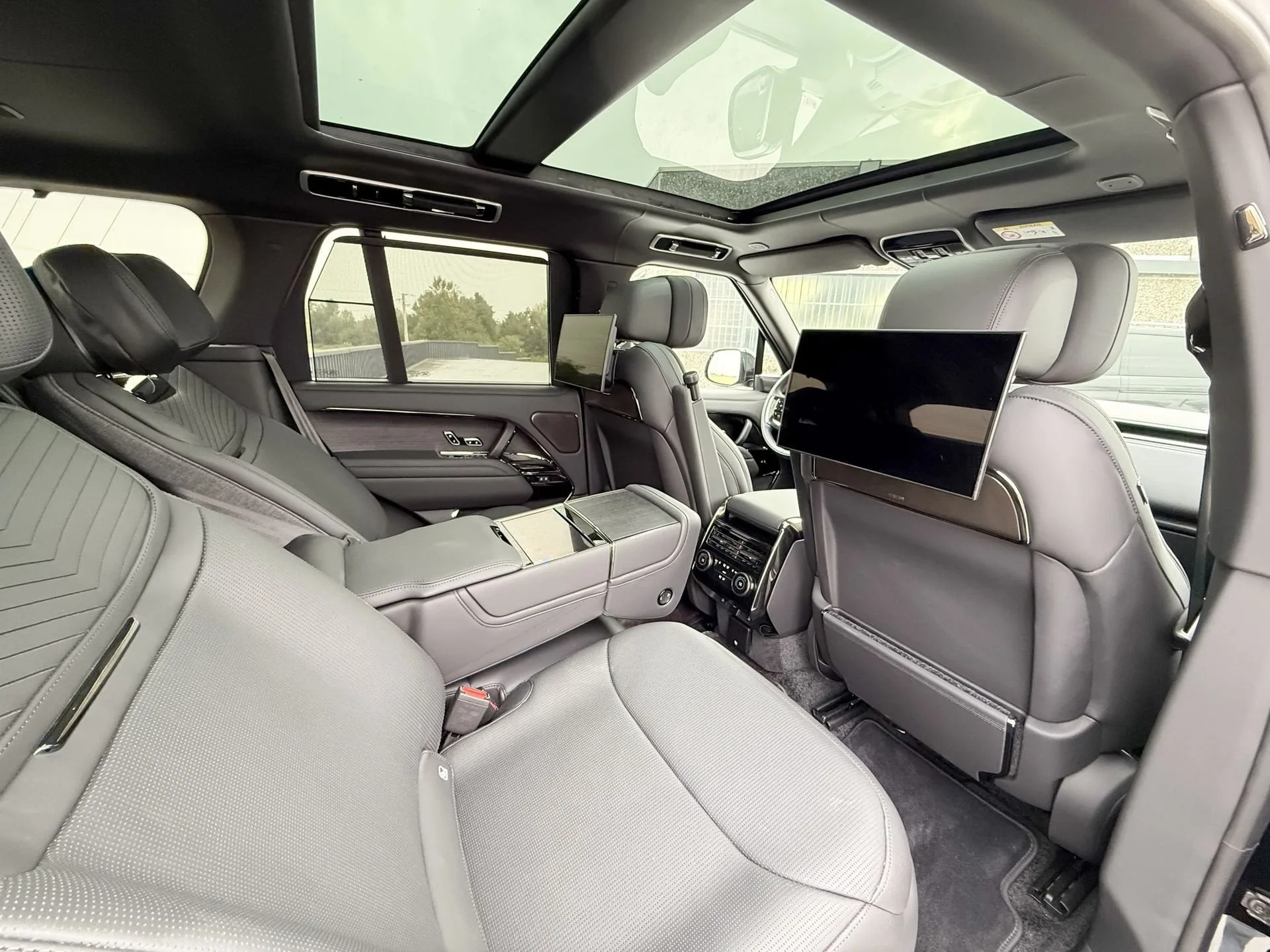 2026 Land Rover Range Rover SV, 19/23