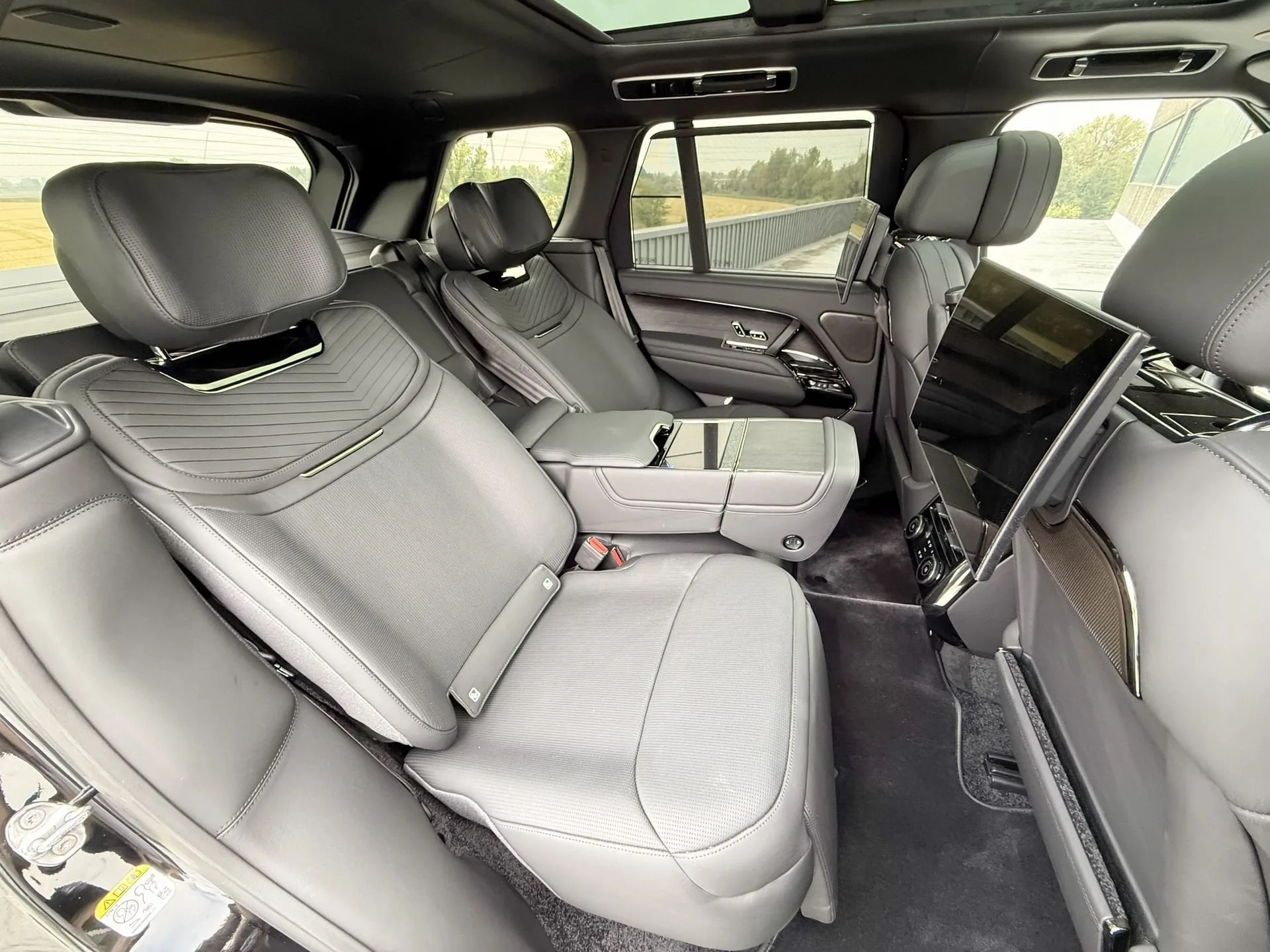 2026 Land Rover Range Rover SV, 20/23