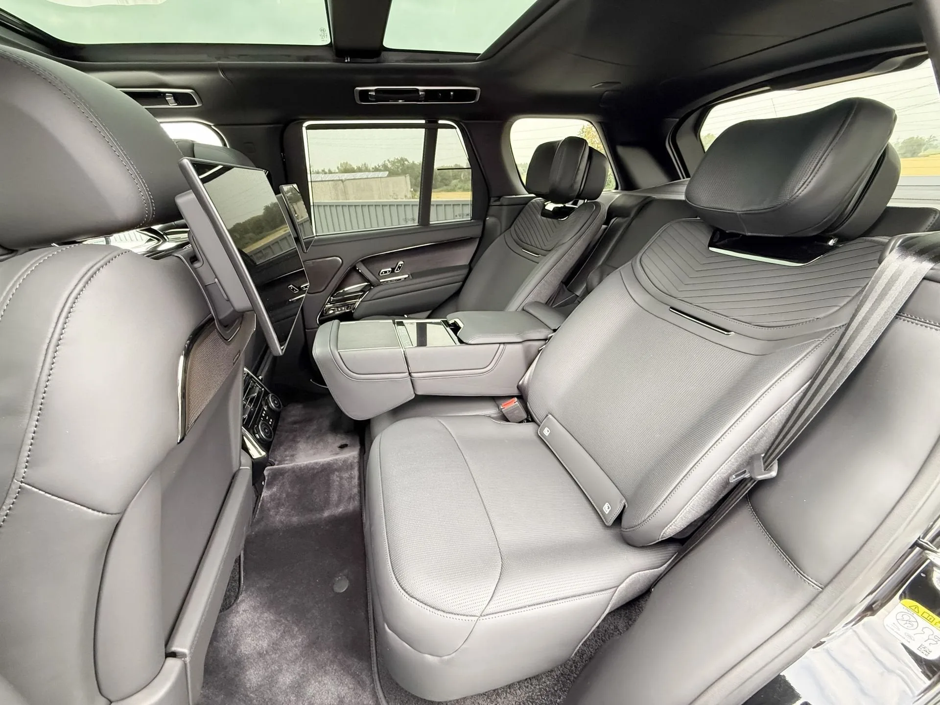 2026 Land Rover Range Rover SV, 22/23