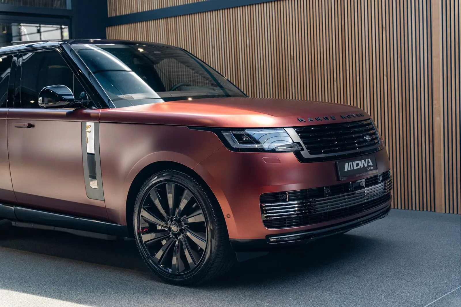 2026 Land Rover Range Rover SV P550e offered by a specialist dealer in Naarden, Netherlands, main photo