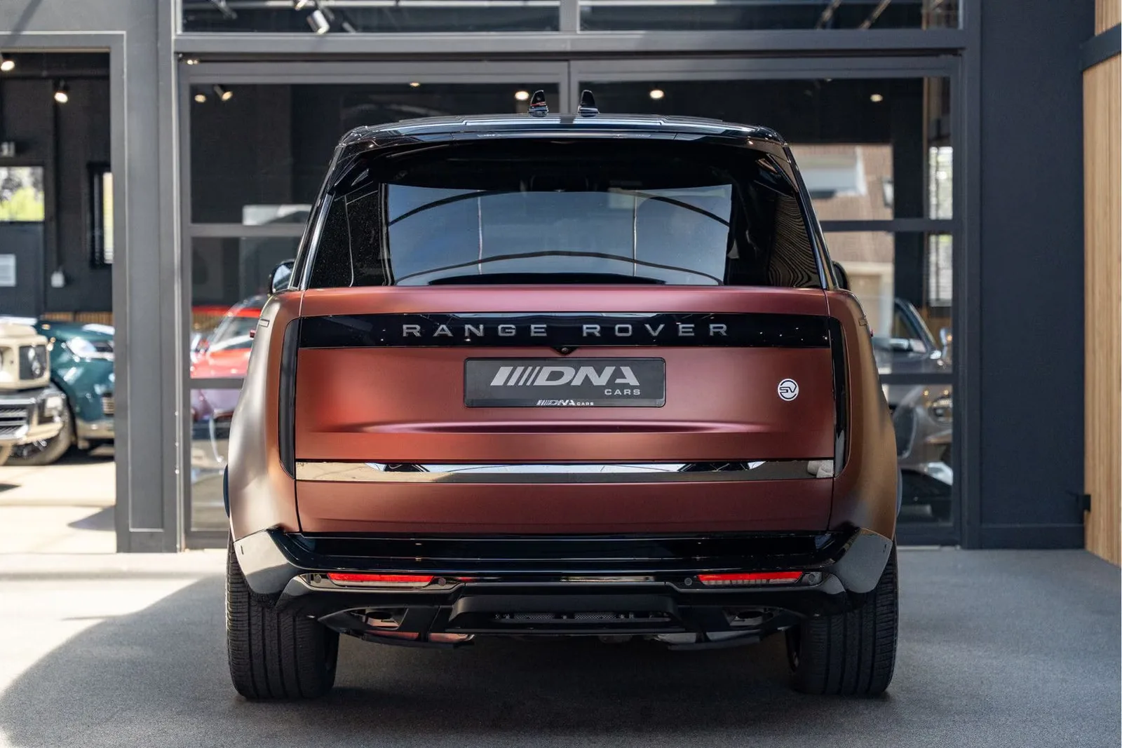 2026 Land Rover Range Rover SV P550e, 4/30