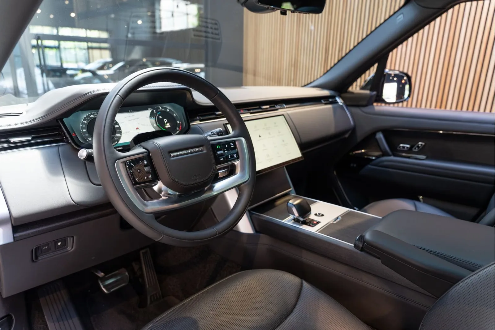 2026 Land Rover Range Rover SV P550e, 6/30