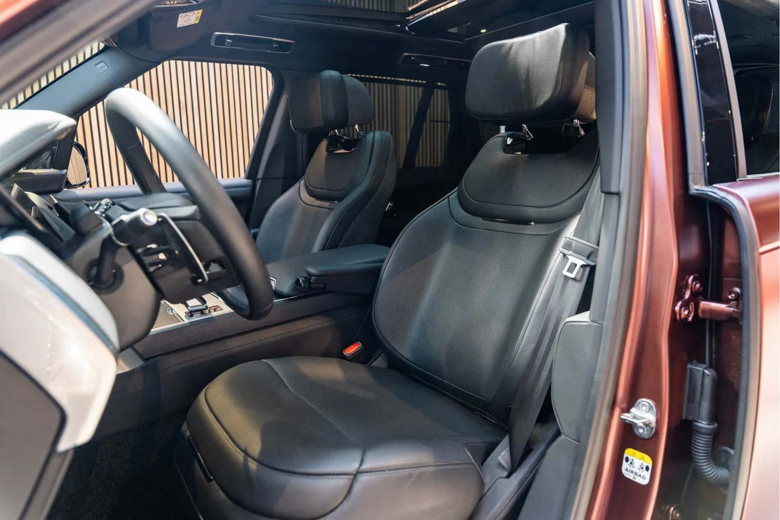 2026 Land Rover Range Rover SV P550e, 9/30