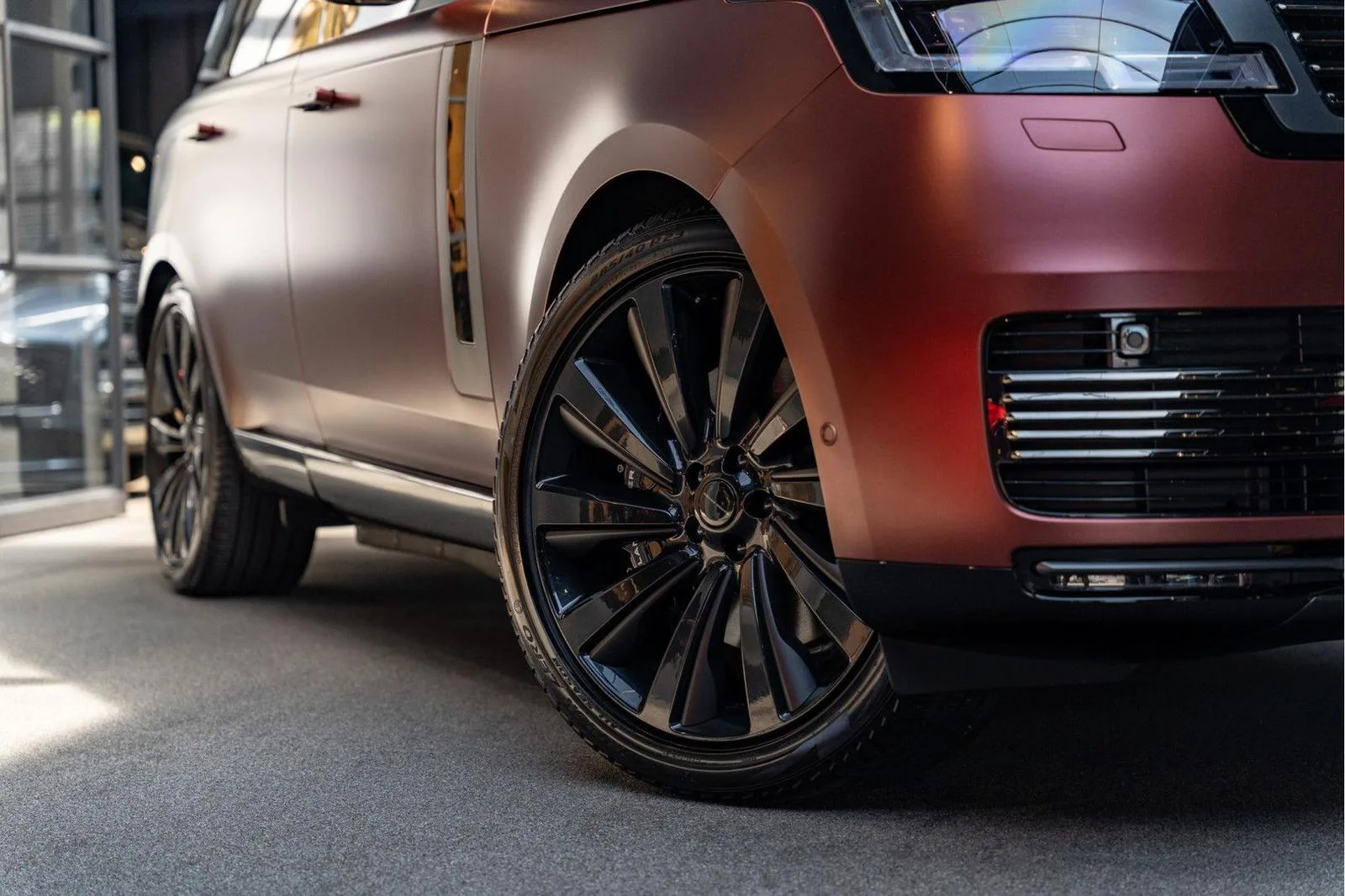 2026 Land Rover Range Rover SV P550e, 12/30
