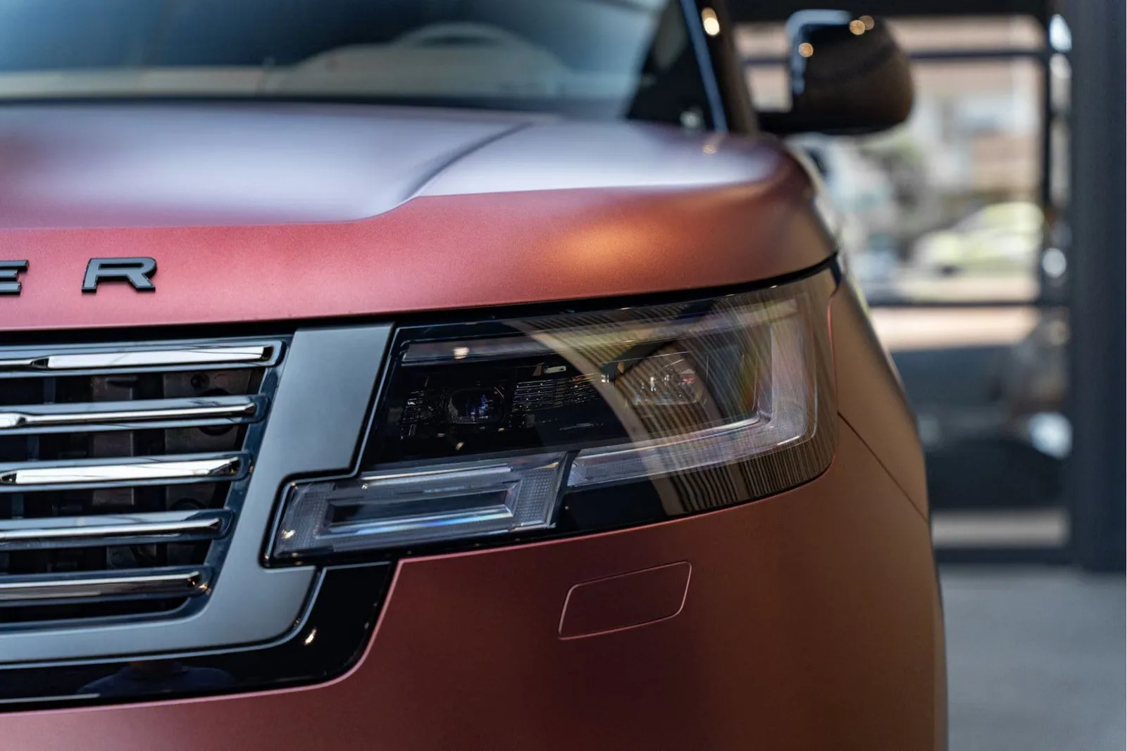 2026 Land Rover Range Rover SV P550e, 14/30
