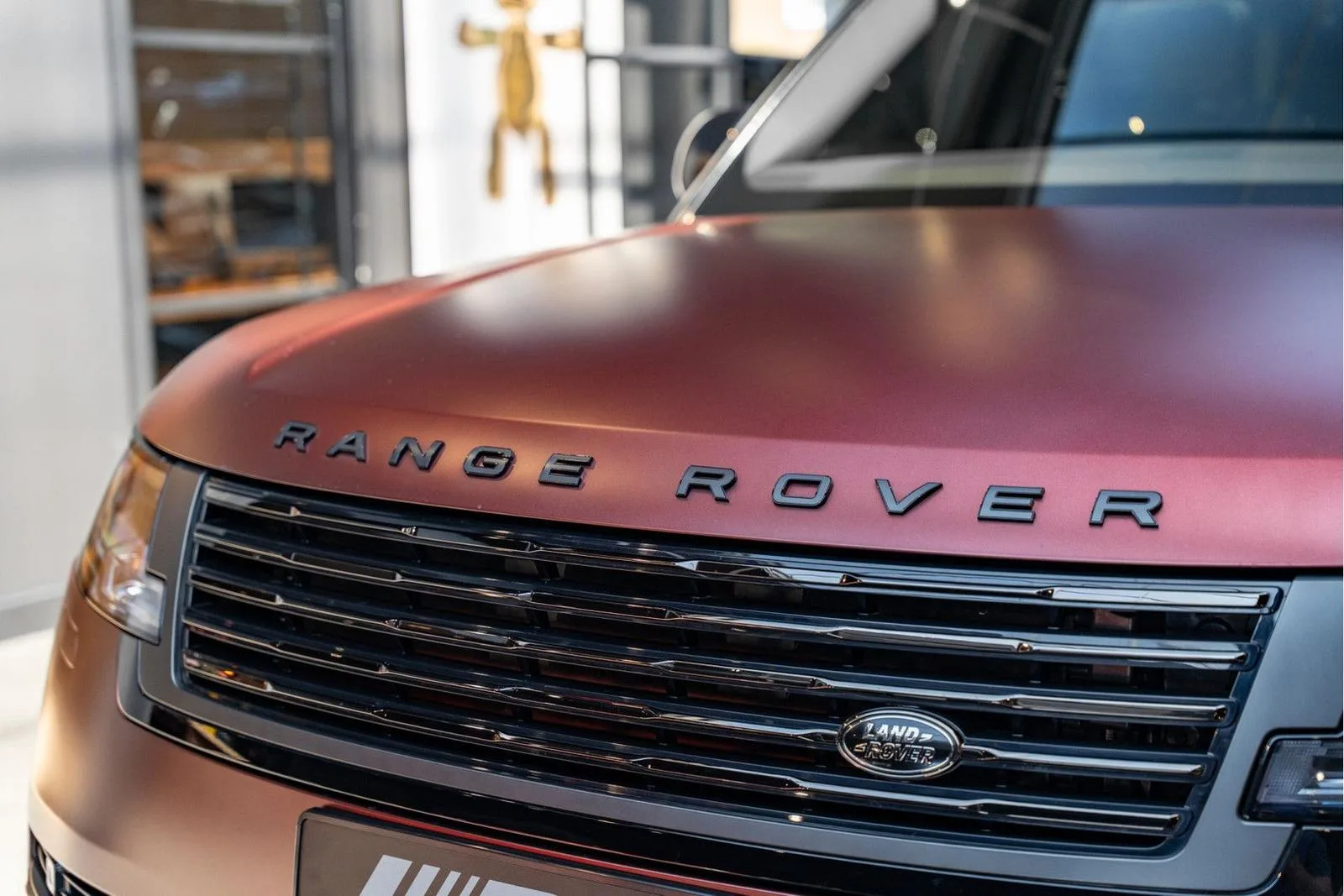 2026 Land Rover Range Rover SV P550e, 15/30
