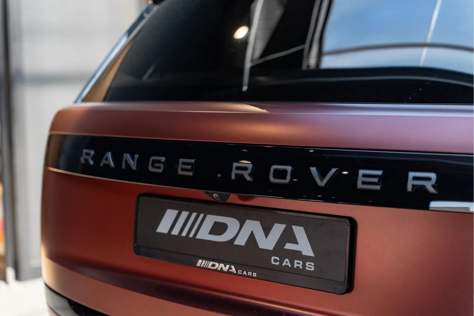 2026 Land Rover Range Rover SV P550e, 18/30
