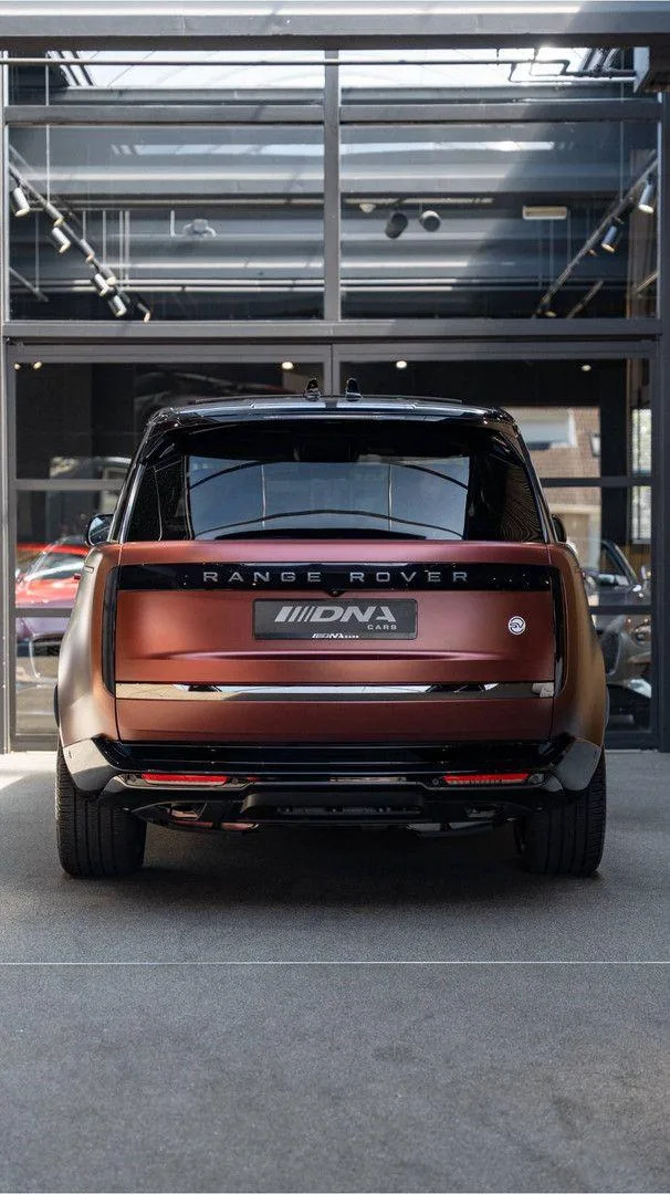 2026 Land Rover Range Rover SV P550e, 24/30