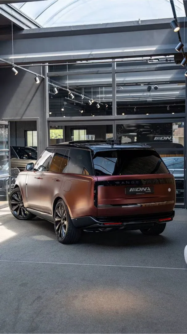2026 Land Rover Range Rover SV P550e, 25/30