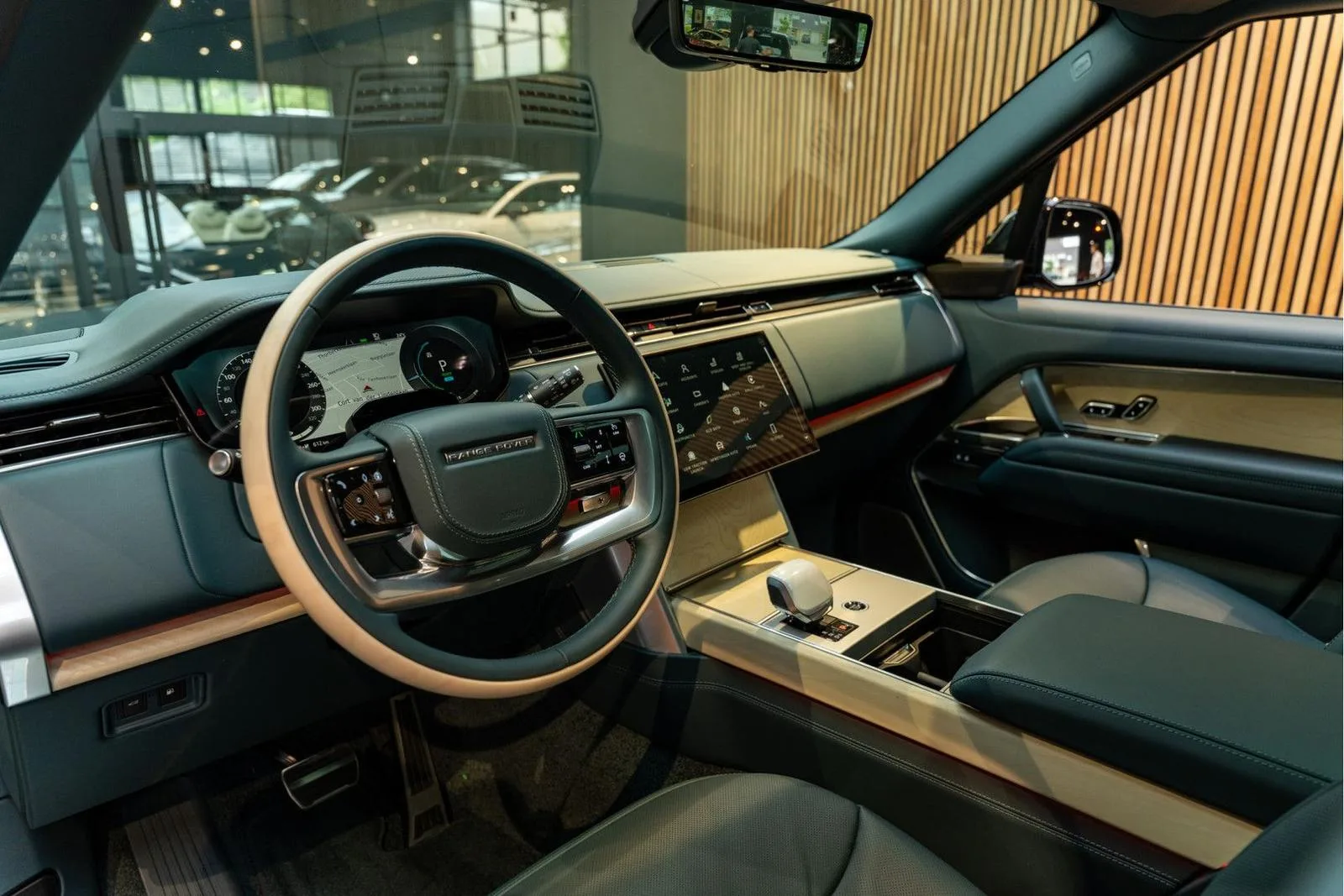 2026 Land Rover Range Rover SV P550e Serenity, 6/30