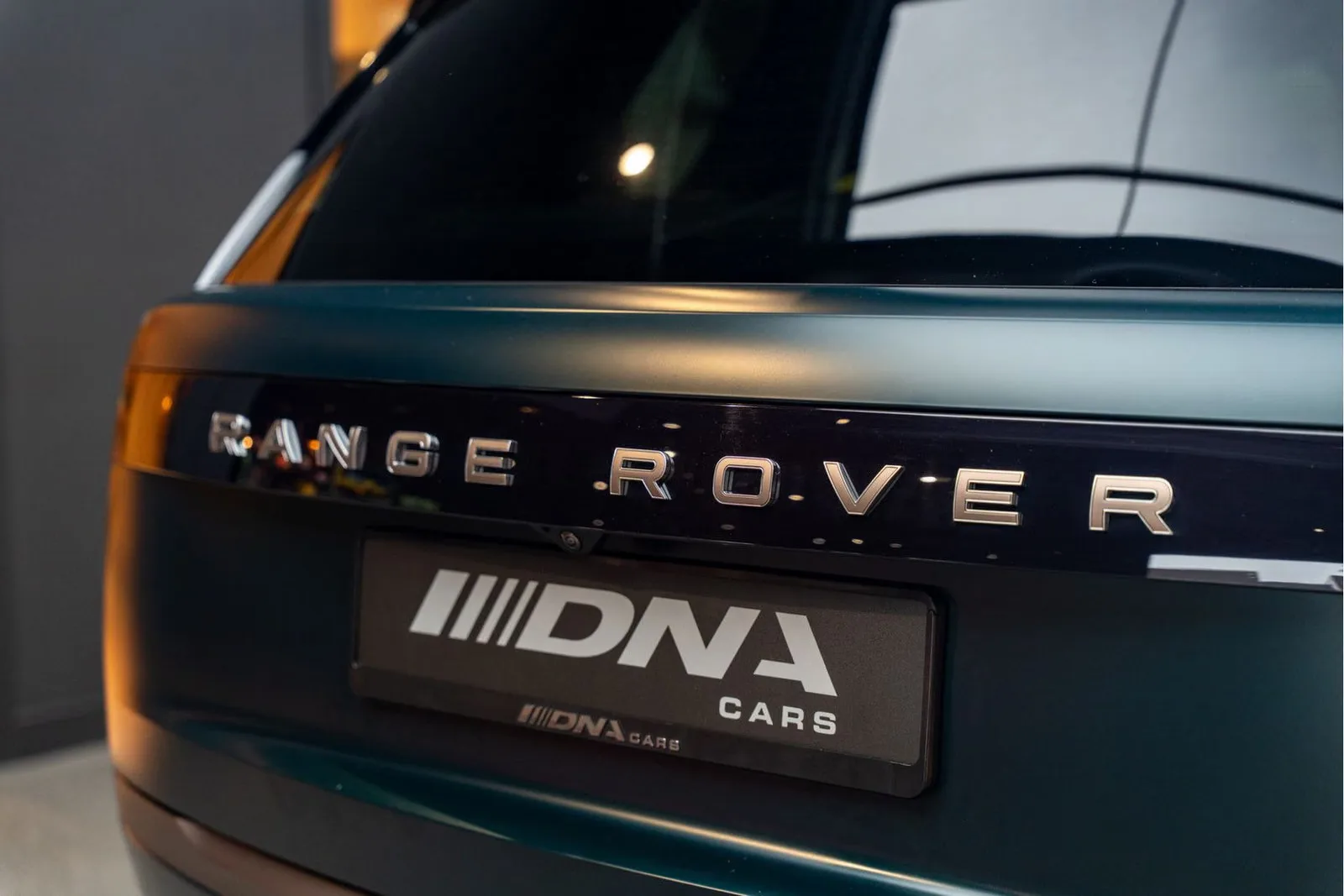 2026 Land Rover Range Rover SV P550e Serenity, 18/30