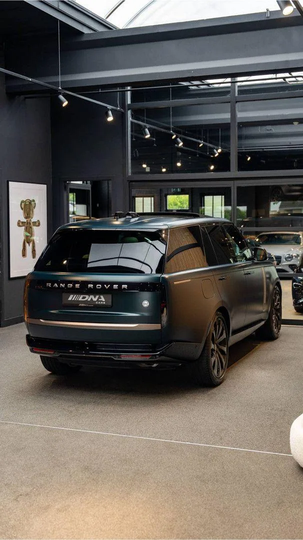 2026 Land Rover Range Rover SV P550e Serenity, 24/30