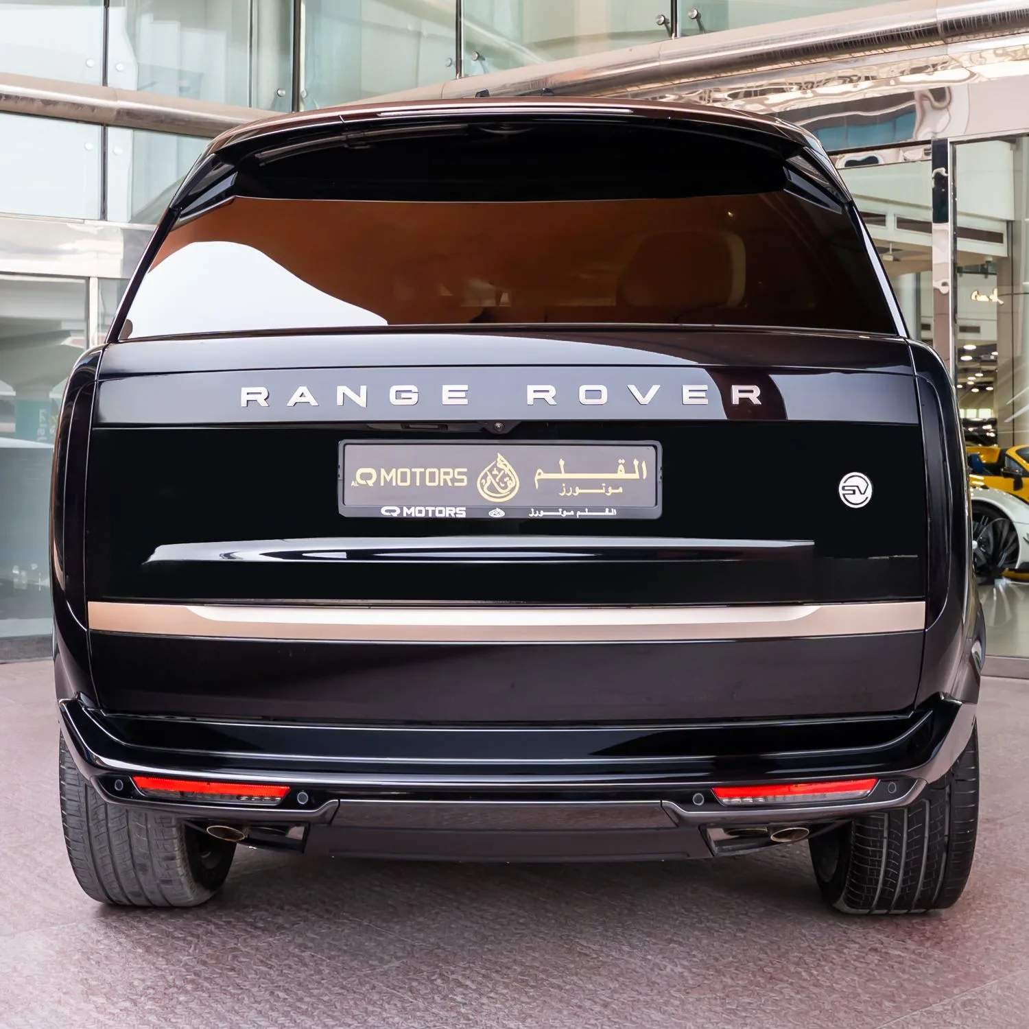 2026 Land Rover Range Rover SV LWB P615 angeboten von einem Fachhändler in Dubai, Vereinigte Arabische Emirate, Foto 2 von 22