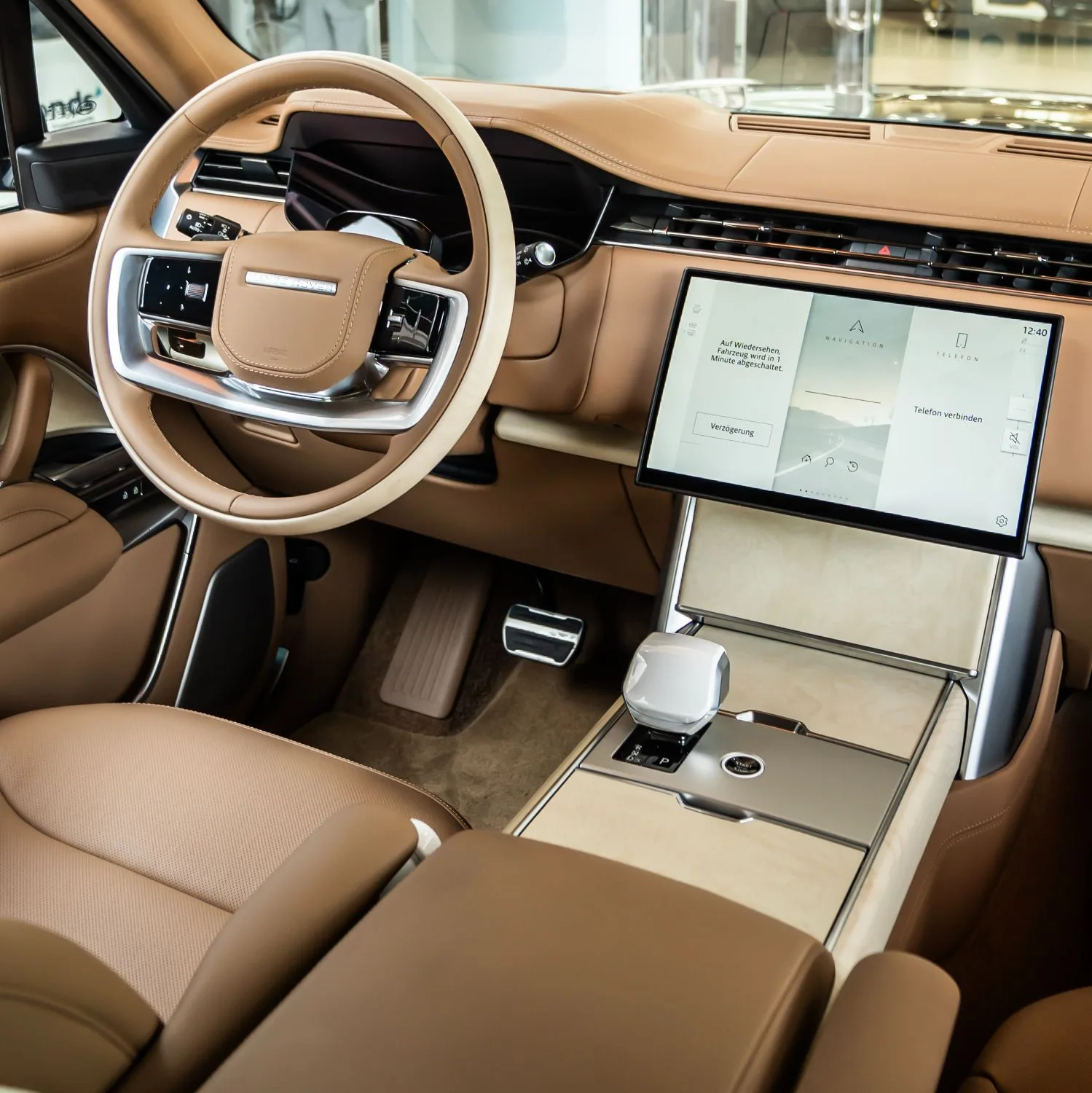 2026 Land Rover Range Rover SV LWB P615 angeboten von einem Fachhändler in Dubai, Vereinigte Arabische Emirate, Foto 6 von 22